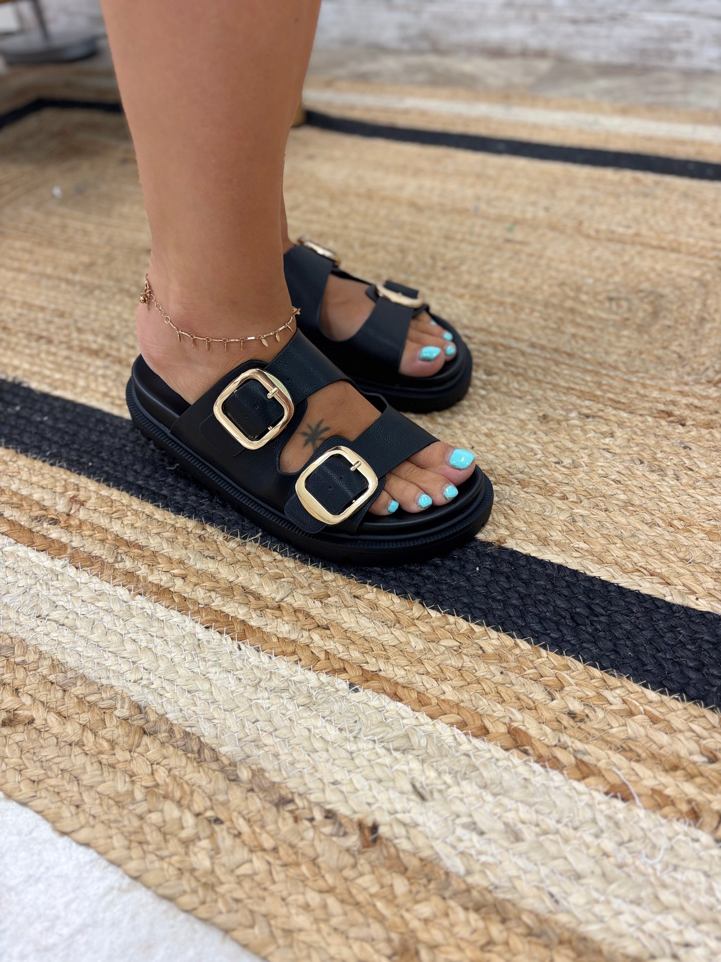 Mia Gen Sandal ~ 2 Colors