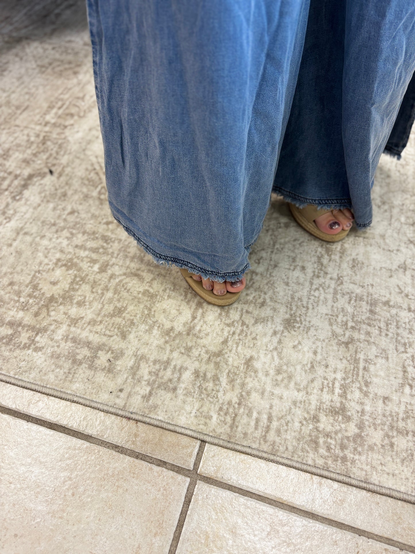 Wide Leg Elastic Waist Denim Pant with Fray Hem