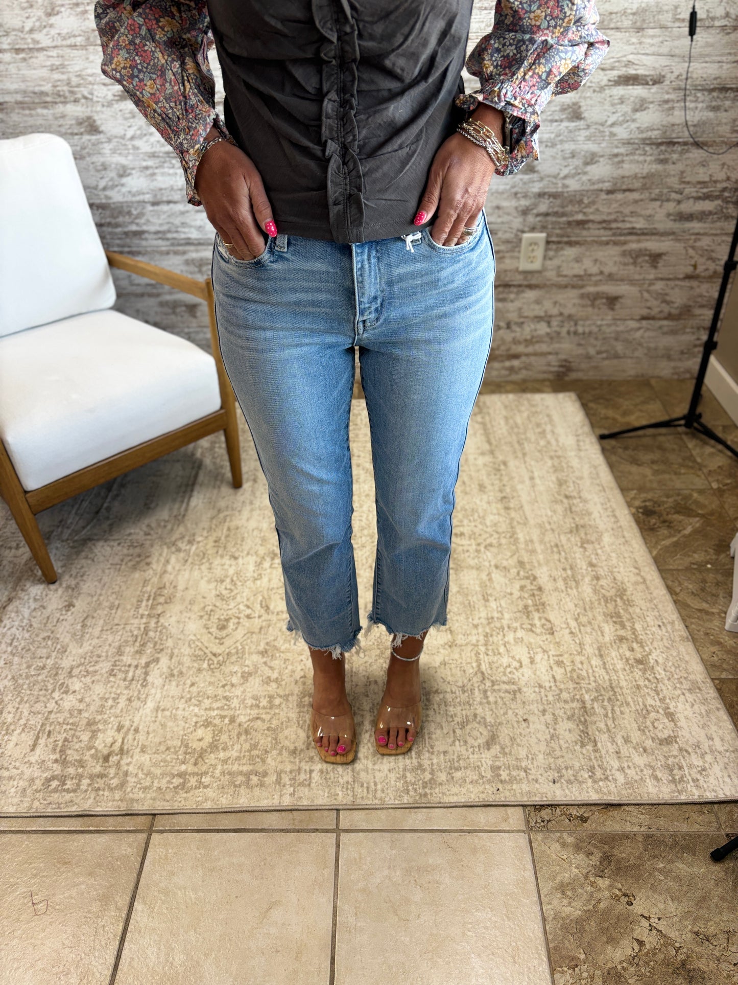 Vervet Victoria High Rise Straight Crop Jean T6478