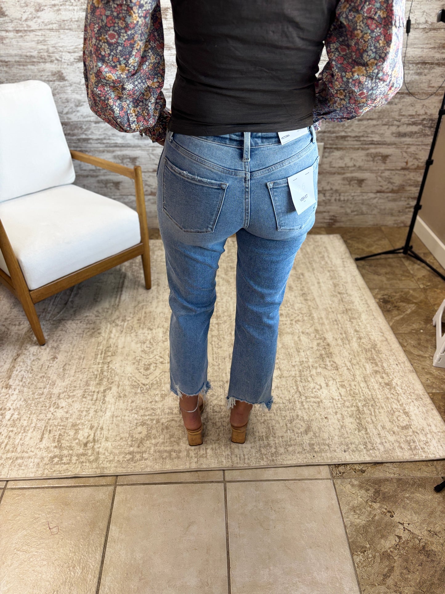Vervet Victoria High Rise Straight Crop Jean T6478
