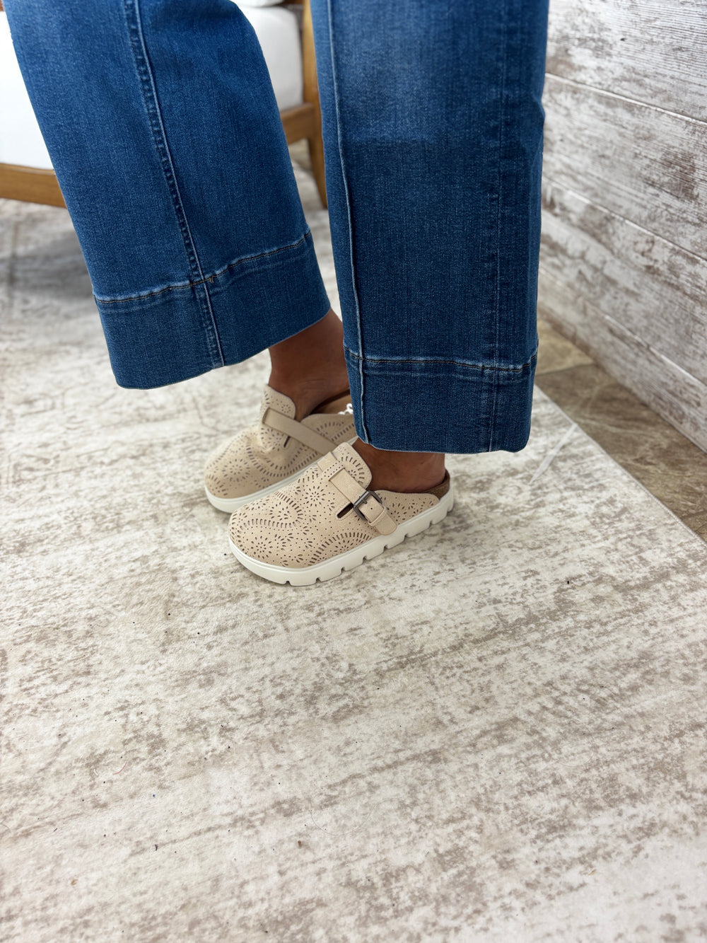 Very G Lulu Cream Clogs